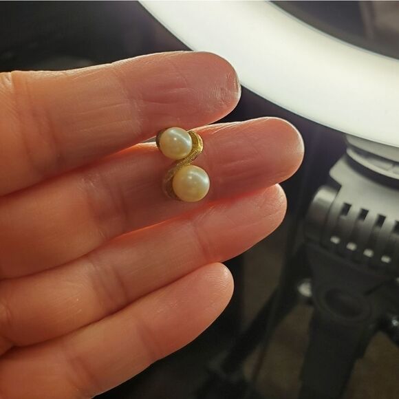 Richellue Faux Pearl Stud Earrings - Picture 8 of 8